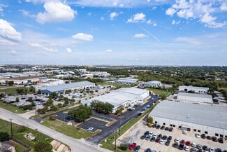 Plus de détails pour 1700 Royston Ln, Round Rock, TX - Industriel/Logistique à vendre