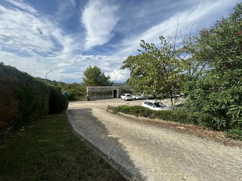Terrain dans Bagnols-sur-Cèze à vendre - Photo de l’immeuble – Image 3 sur 8