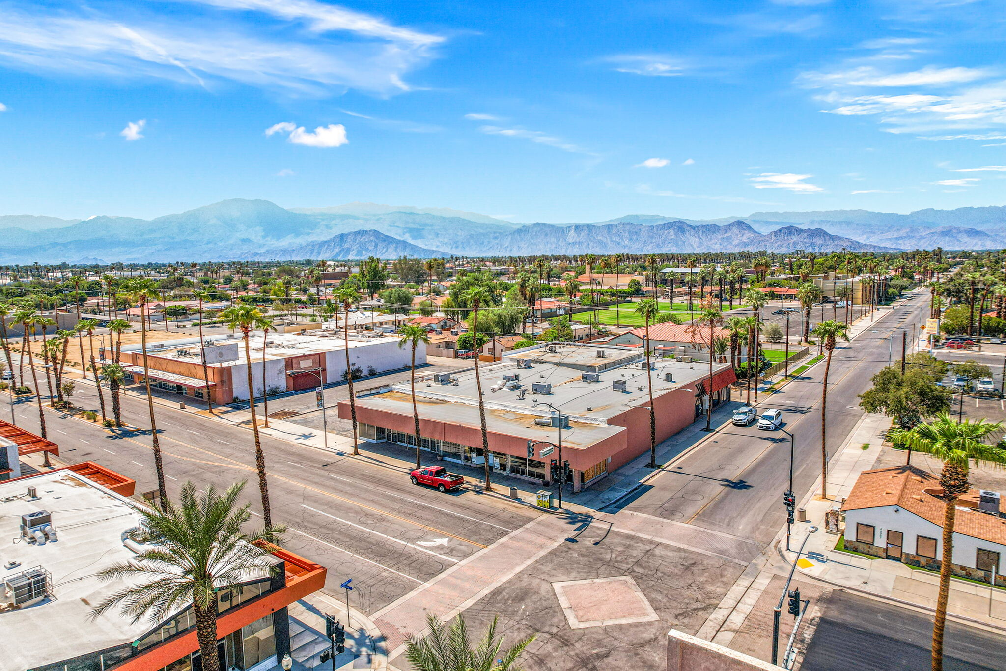 45013-45073 Oasis St, Indio, CA à louer Photo de l’immeuble– Image 1 sur 1