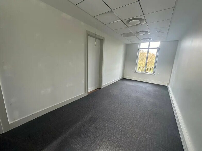 Bureau dans Reims à louer - Photo de l’immeuble – Image 3 sur 5