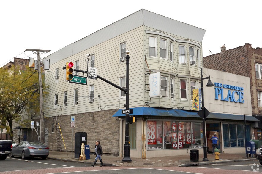 181 Ferry St, Newark, NJ à vendre - Photo principale – Image 1 sur 5