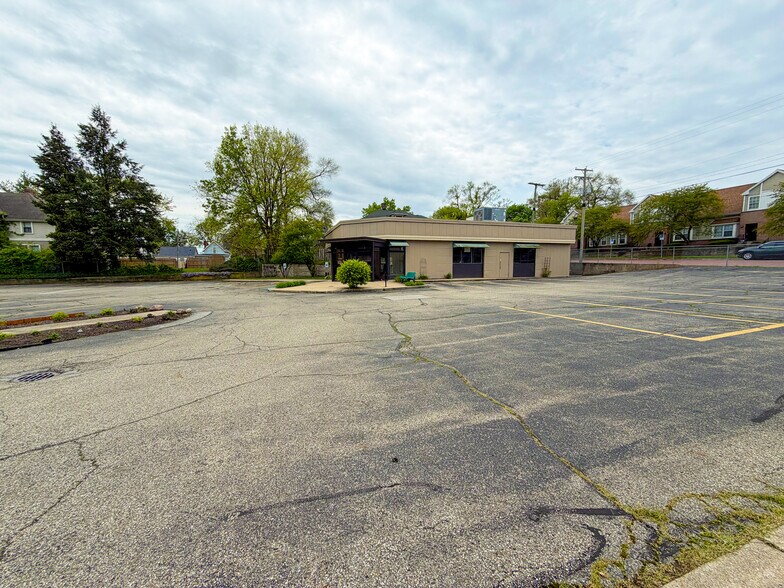 602 Lincolnway E, South Bend, IN à vendre - Photo de l’immeuble – Image 2 sur 14