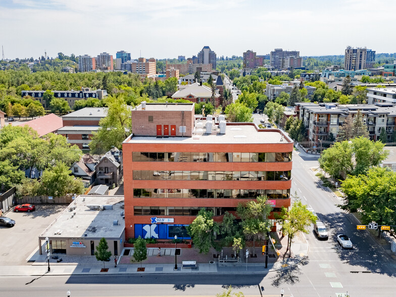 255 17 Ave SW, Calgary, AB à vendre - Photo de l’immeuble – Image 2 sur 10