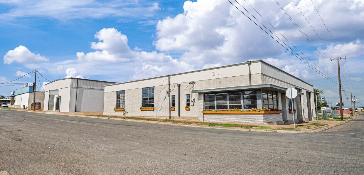 657 Ruby Ave, Waco, TX à louer Photo de l’immeuble– Image 1 sur 25