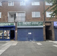280-284 Court Road, Londres à louer Photo de l’immeuble– Image 1 sur 1