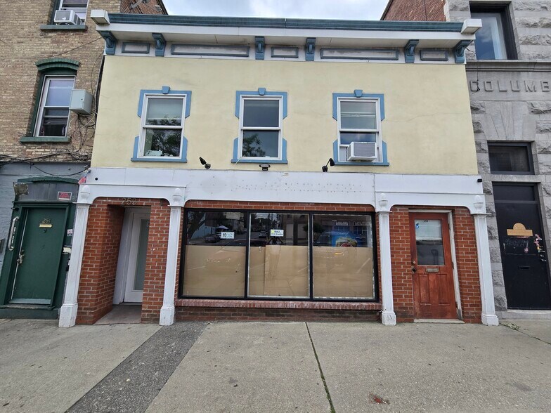 253 Broadway, Newburgh, NY à vendre - Photo de l’immeuble – Image 3 sur 9