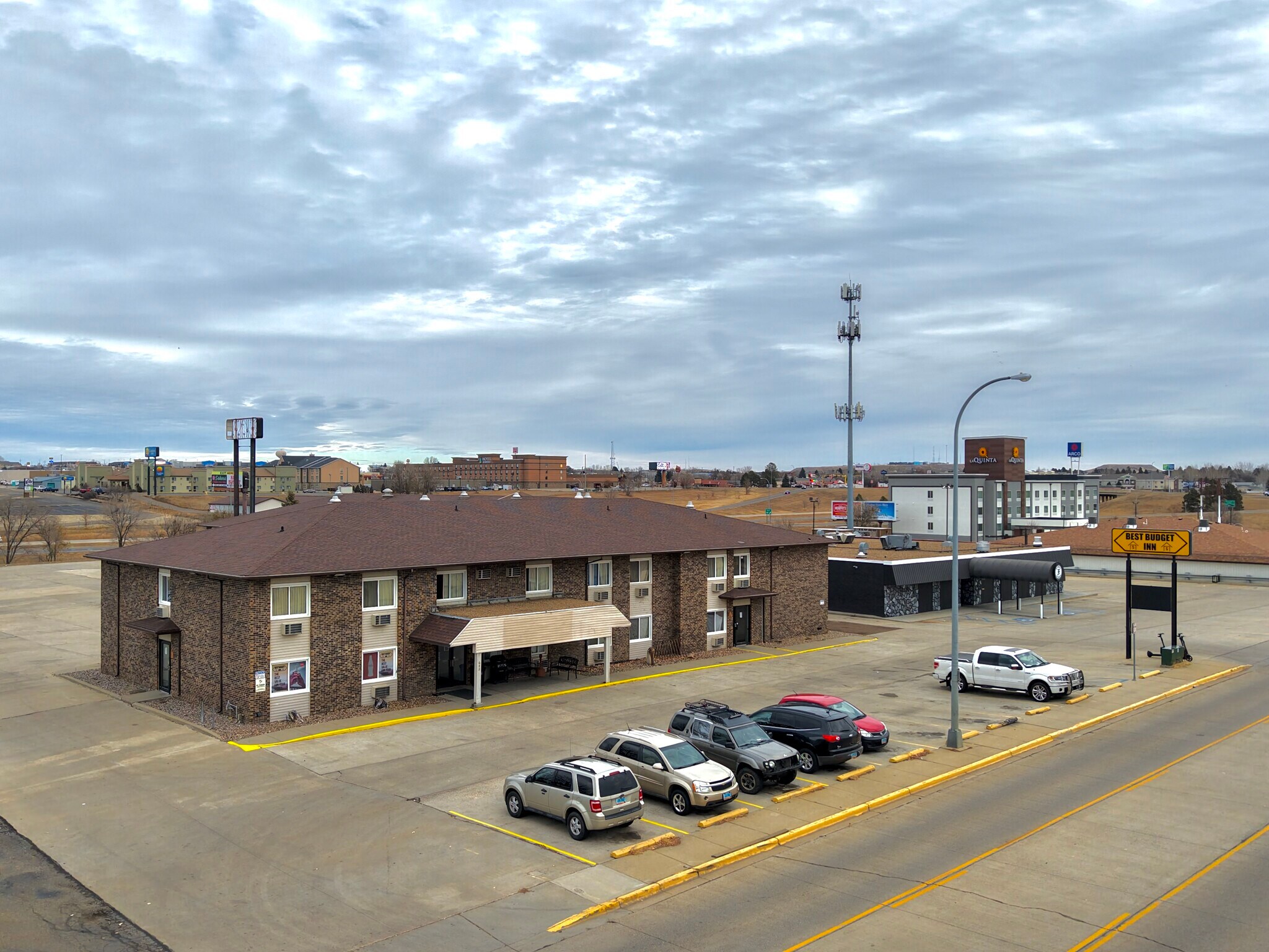 642 12th St W, Dickinson, ND à vendre Aérien– Image 1 sur 8