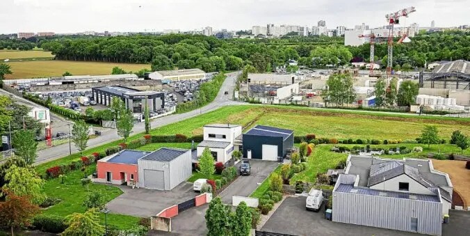 Local d’activités dans Noyal-Châtillon-sur-Seiche à louer - Photo de l’immeuble – Image 1 sur 1