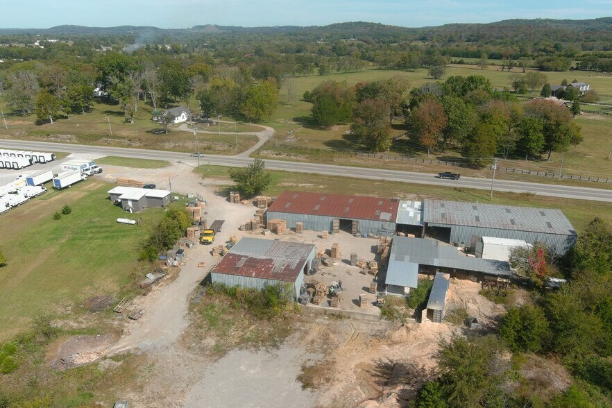 1818 Sparta Pike, Lebanon, TN à vendre - Photo de l’immeuble – Image 2 sur 7