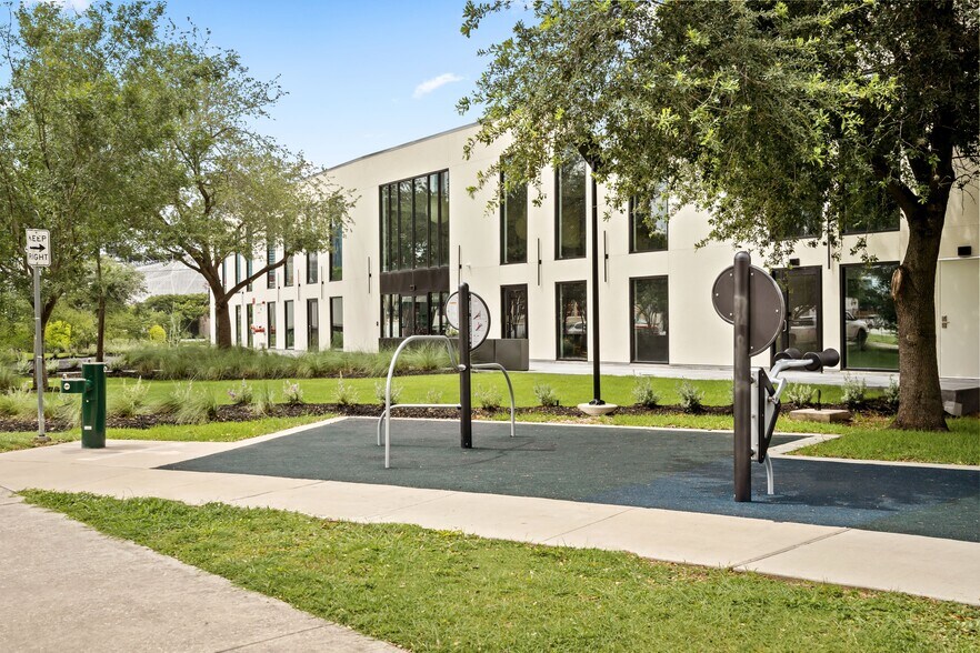 815 Saint Charles St, Houston, TX à louer - Photo de l’immeuble – Image 2 sur 9