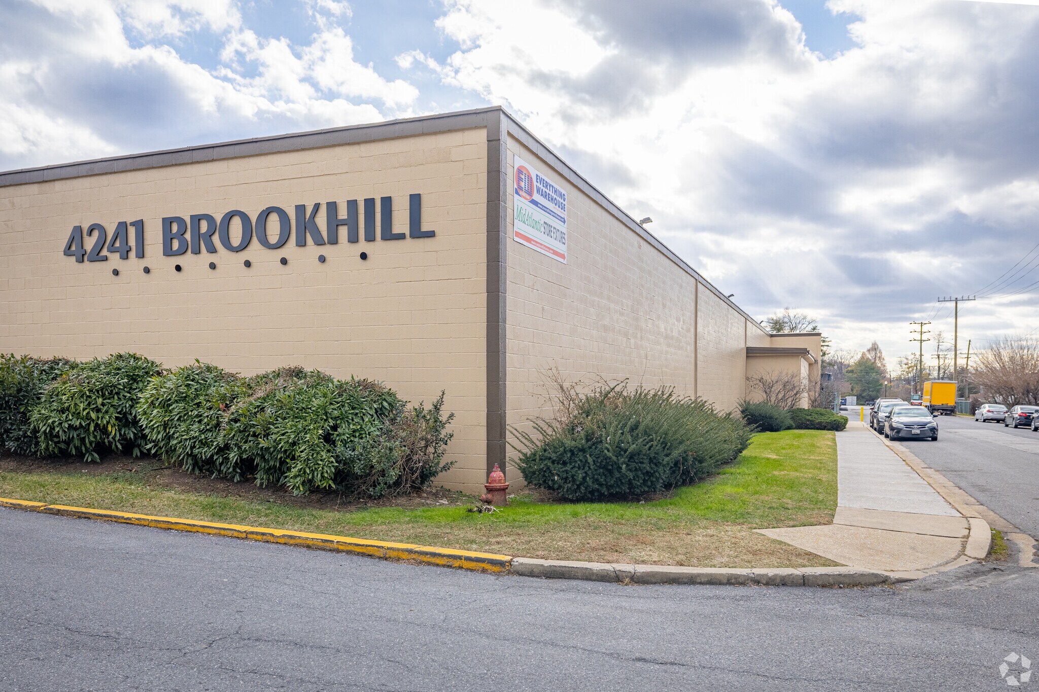 4241 Brookhill Rd, Baltimore, MD à louer Photo principale– Image 1 sur 14