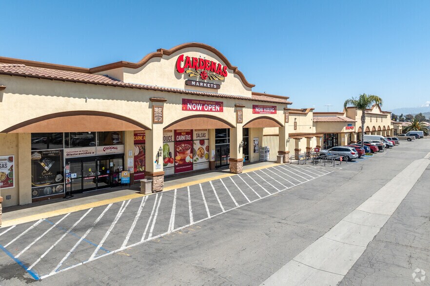 402-496 E 4th St, Perris, CA à louer - Photo principale – Image 1 sur 7