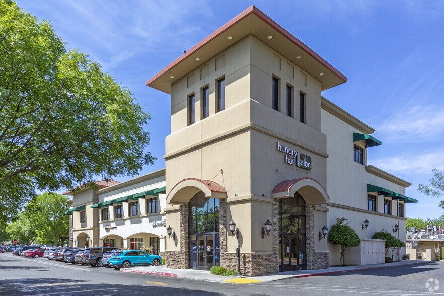 680 W Shaw Ave, Fresno, CA à louer - Photo de l’immeuble – Image 2 sur 6