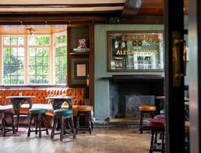 130-132 Hersham Rd, Walton On Thames à louer Photo intérieure– Image 2 sur 3