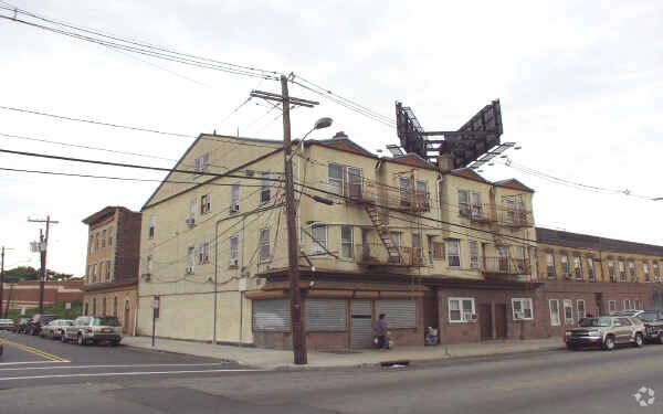 60-62 Dayton Ave, Passaic, NJ à vendre - Photo principale – Image 1 sur 34
