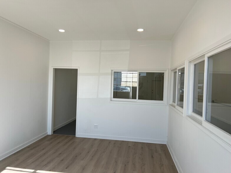 8210 Lankershim Blvd, North Hollywood, CA à louer - Photo de l’immeuble – Image 2 sur 11