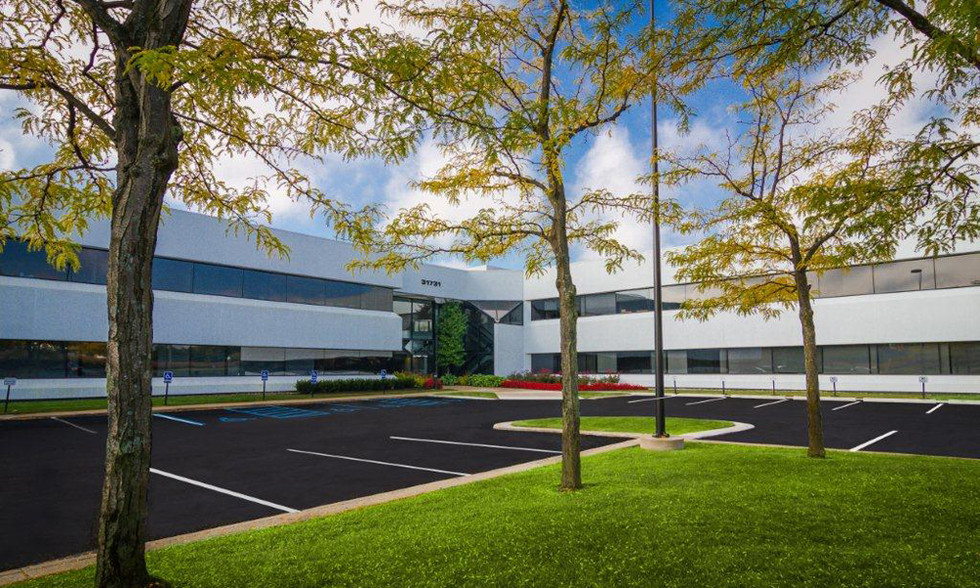 31731 Northwestern Hwy, Farmington Hills, MI à louer - Photo de l’immeuble – Image 1 sur 6