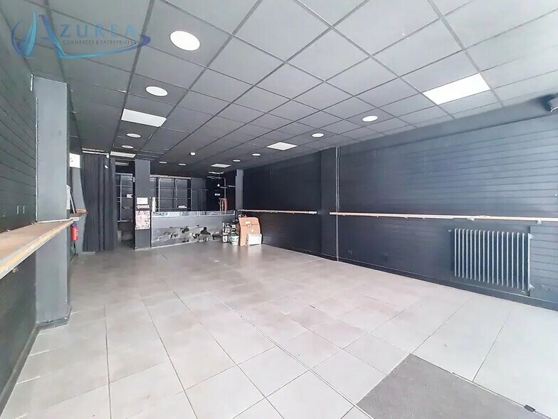 Local commercial dans Cagnes-sur-Mer à louer - Photo de l’immeuble – Image 1 sur 4