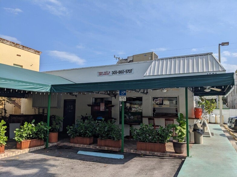 1590 SW 22nd St, Miami, FL à vendre - Photo de l’immeuble – Image 2 sur 3