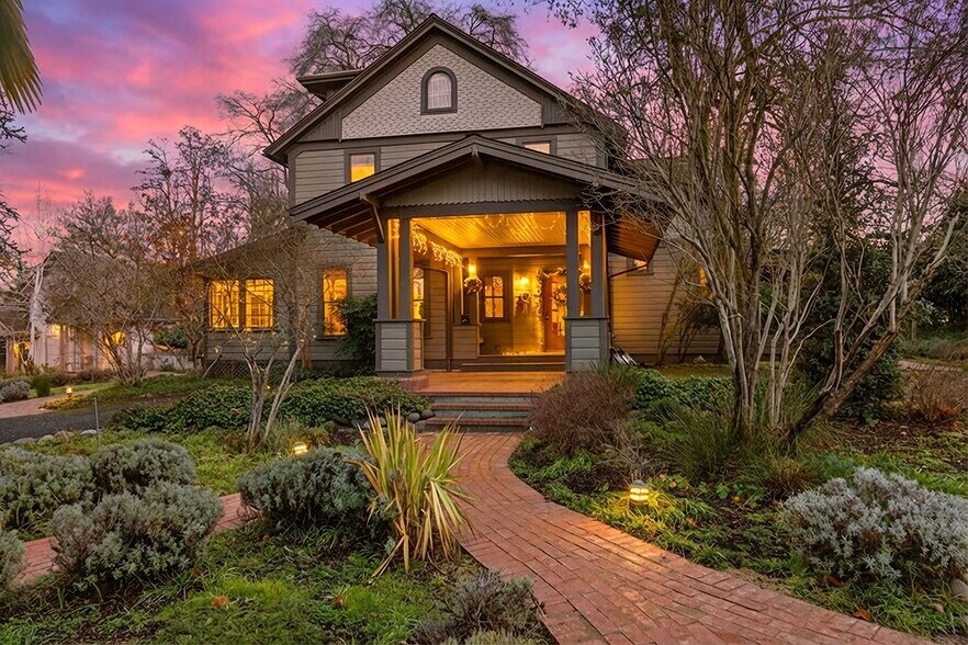 668 N Main St, Ashland, OR à vendre - Photo de l’immeuble – Image 3 sur 59