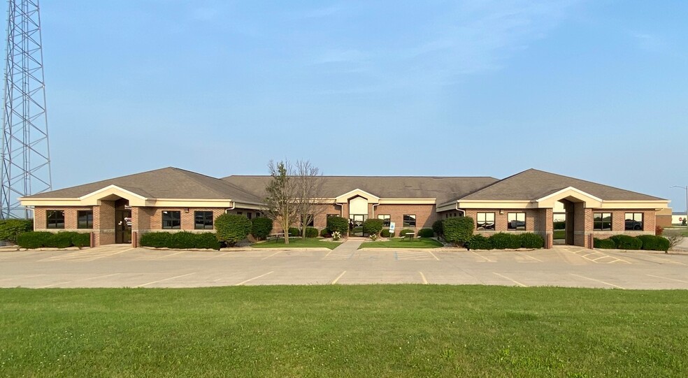 501 S Towanda-Barnes Rd, Bloomington, IL à louer - Photo principale – Image 1 sur 9