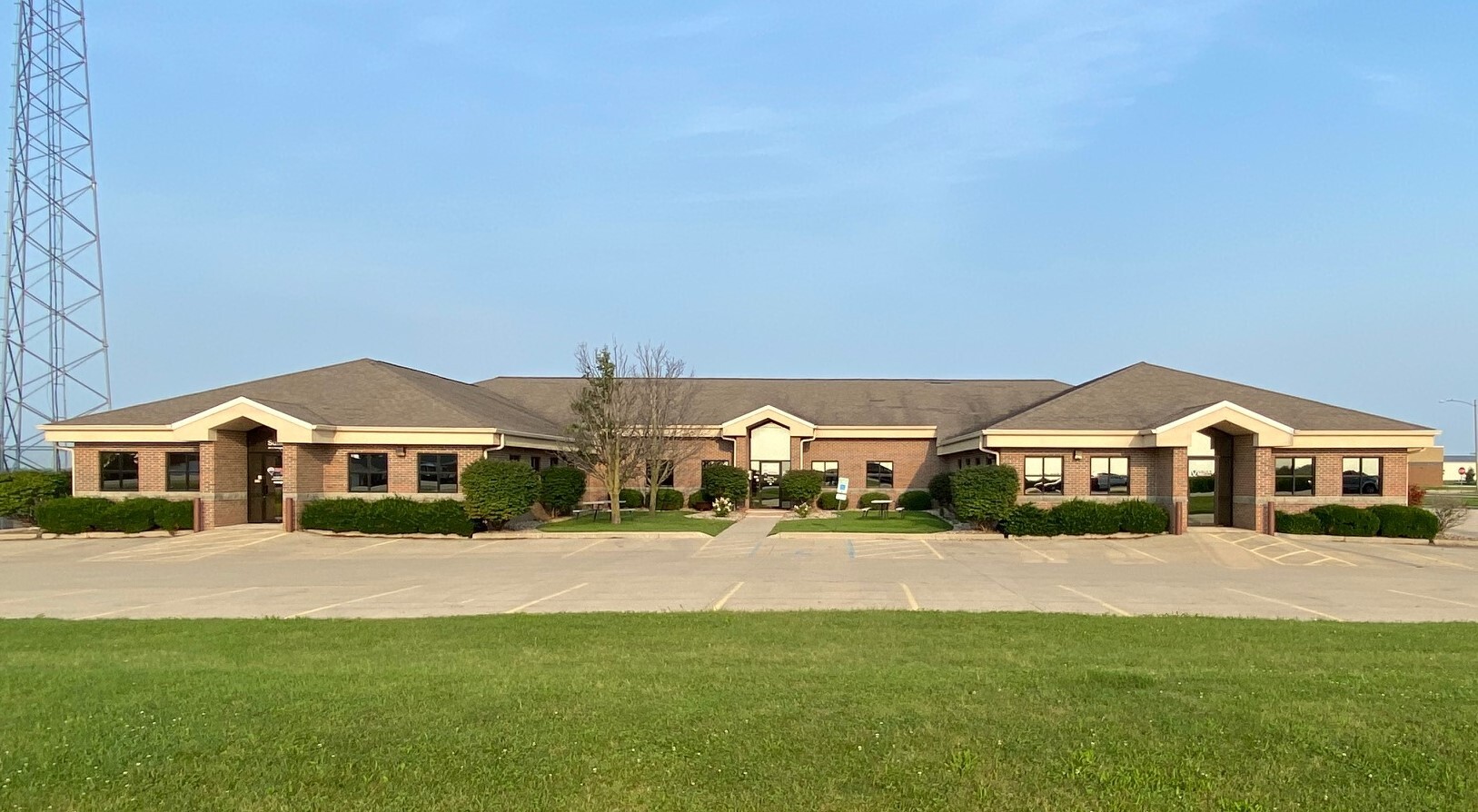 501 S Towanda-Barnes Rd, Bloomington, IL à louer Photo principale– Image 1 sur 10