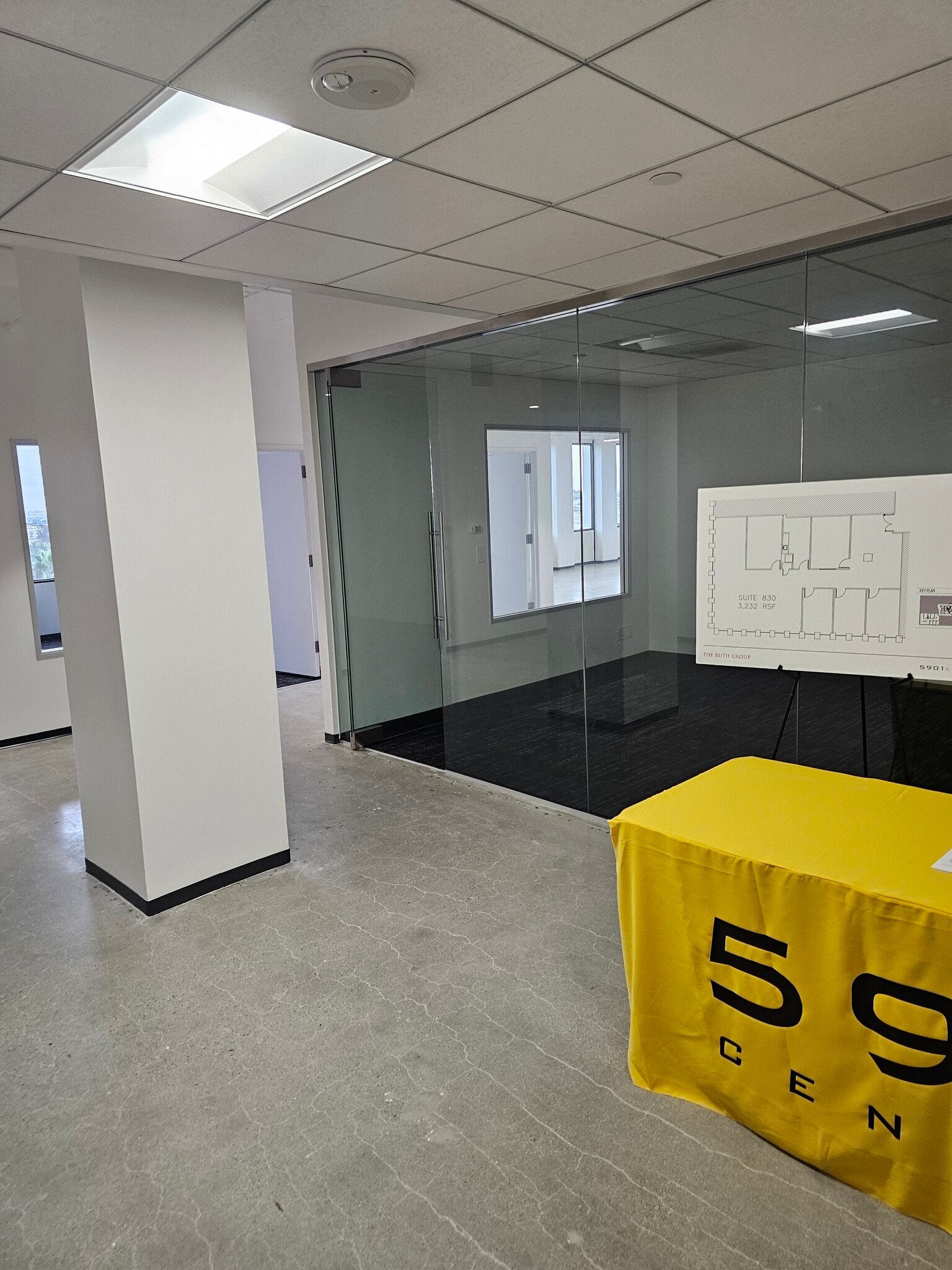 5901 W Century Blvd, Los Angeles, CA à louer Photo intérieure– Image 1 sur 3