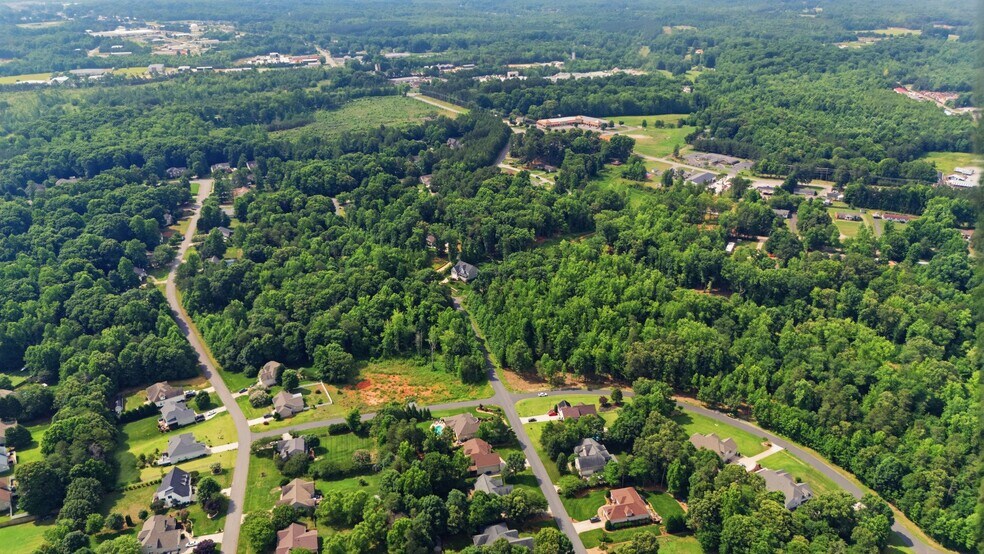 Taurus Drive, Denver, NC à vendre - Photo de l’immeuble – Image 3 sur 9
