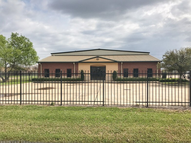 13018 Brittmoore Park Dr, Houston, TX à louer - Photo de l’immeuble – Image 1 sur 8