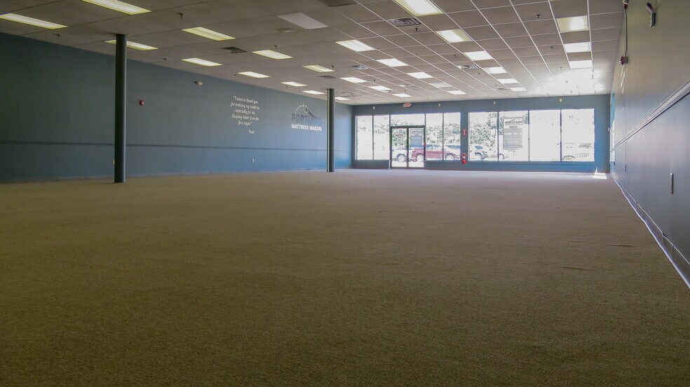 777 S Willow St, Manchester, NH à louer - Photo de l’immeuble – Image 3 sur 22