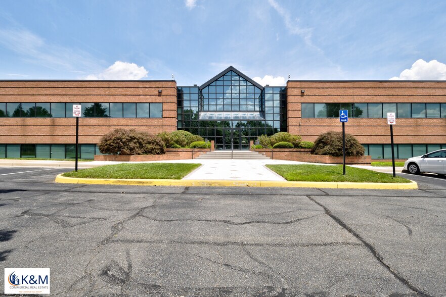 14100 Park Meadow Dr, Chantilly, VA à louer - Photo de l’immeuble – Image 2 sur 9