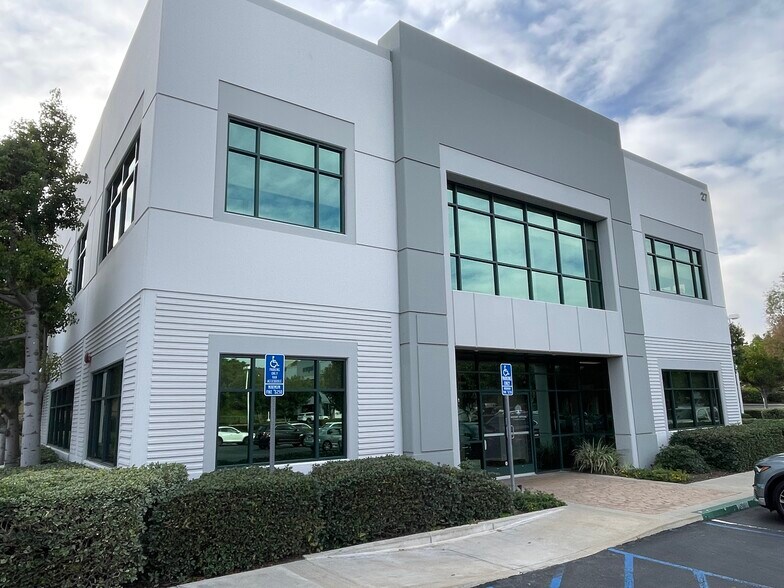 27 Orchard Rd, Lake Forest, CA à vendre - Photo de l’immeuble – Image 2 sur 23