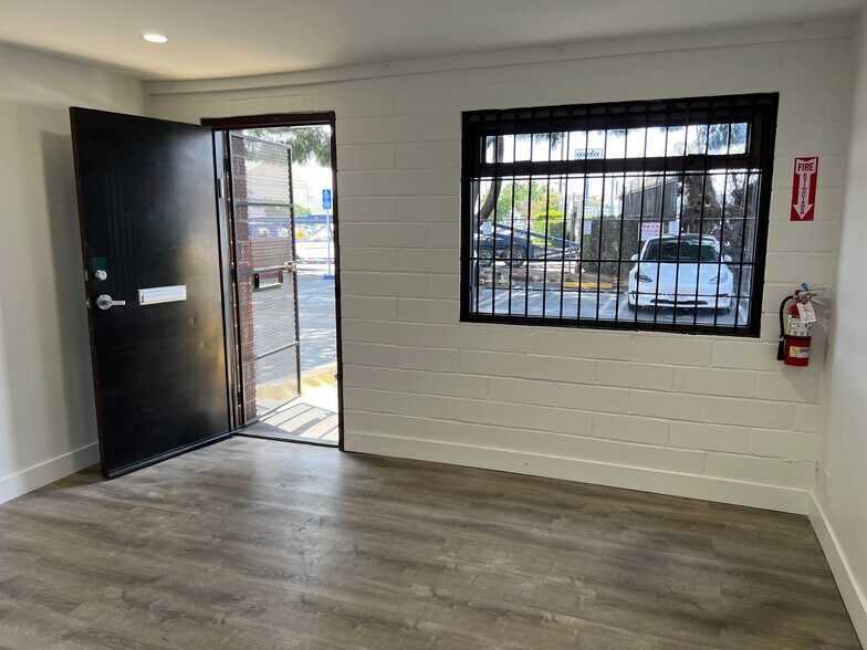 7411 Laurel Canyon Blvd, North Hollywood, CA à louer - Photo de l’immeuble – Image 3 sur 5