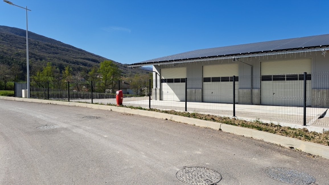 355 Rue De La Z.A.E De Maboez, Corbonod à louer Photo principale– Image 1 sur 4