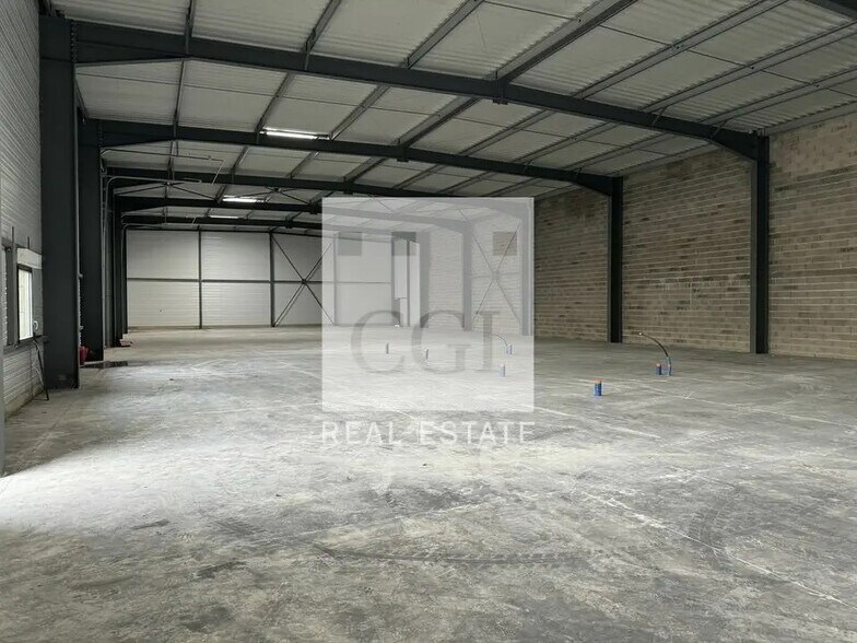 Local d'activités dans Montélimar à vendre - Photo de l’immeuble – Image 3 sur 10