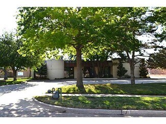 Plus de détails pour 2375 N Thompkins Ave, Bethany, OK - Bureau à vendre