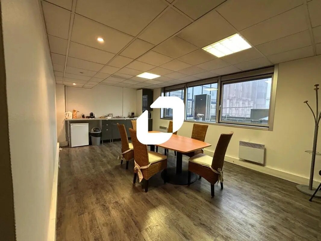 Bureau dans Noisy-le-Grand à vendre Photo intérieure– Image 1 sur 11