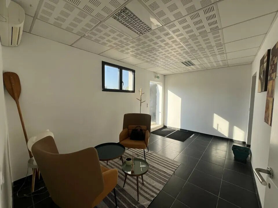 Bureau dans Nîmes à louer Photo de l’immeuble– Image 1 sur 10