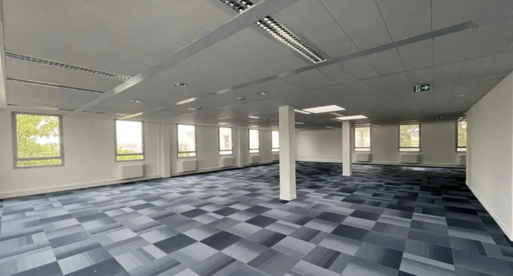 11 Rue Pascal, Bron à louer Photo intérieure– Image 1 sur 4