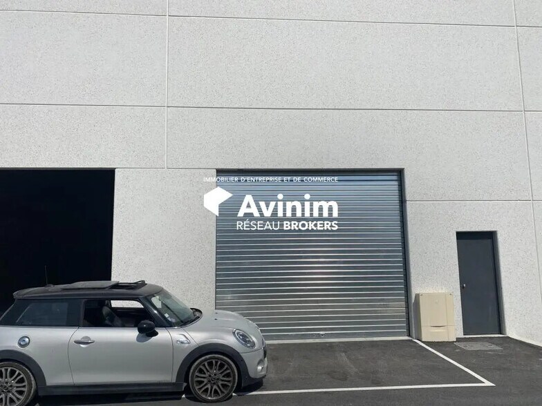 Local d’activités dans Montauroux à louer - Photo de l’immeuble – Image 3 sur 7