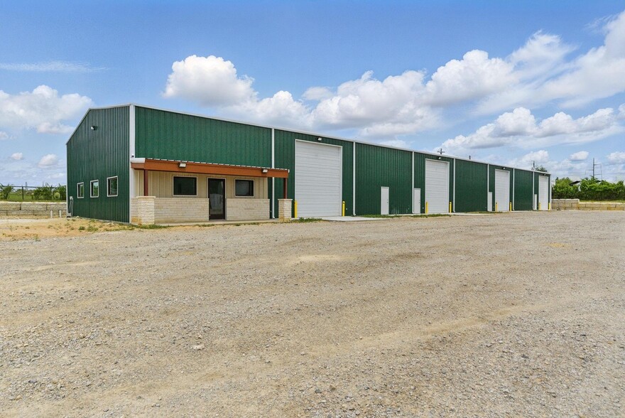 120 W Scenic Trl, Weatherford, TX à louer - Photo principale – Image 1 sur 26