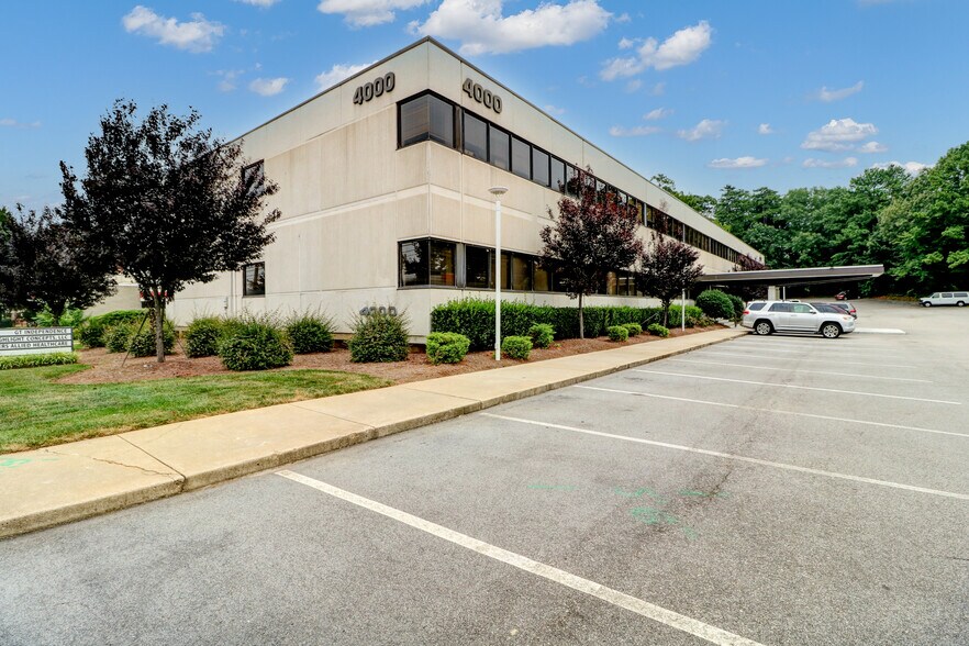 4000 Wake Forest Rd, Raleigh, NC à louer - Photo de l’immeuble – Image 1 sur 26