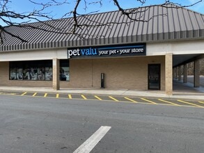 200 New Hartford Rd, Winsted, CT à louer Photo de l’immeuble– Image 2 sur 2