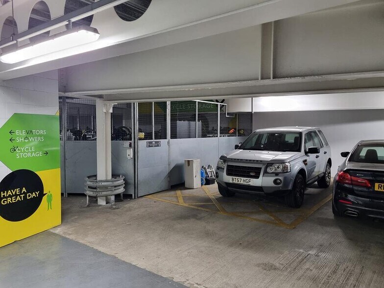 1 Whitehall Riverside, Leeds à louer - Photo de l’immeuble – Image 3 sur 8