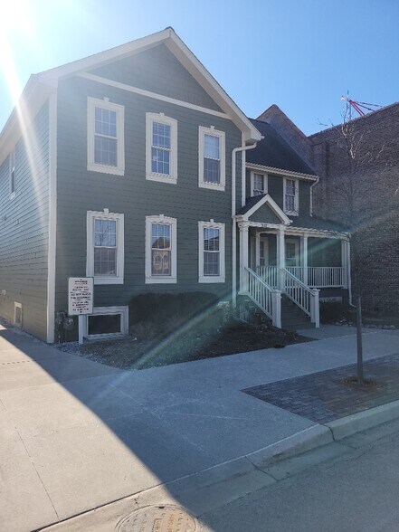 122 W Liberty Dr, Wheaton, IL à louer - Photo de l’immeuble – Image 2 sur 8