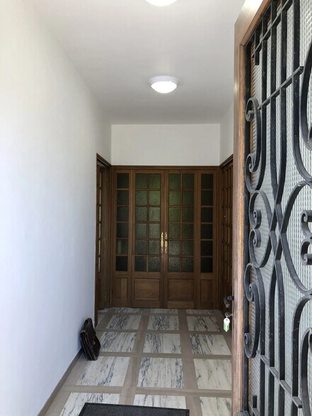 110 Chemin Du Camp De Sarlier, Aubagne à louer - Hall d’entrée – Image 2 sur 6