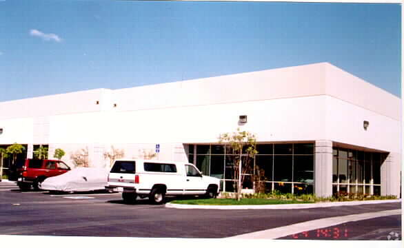27166 Burbank, Foothill Ranch, CA à vendre - Photo de l’immeuble – Image 3 sur 5