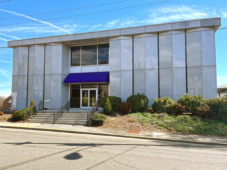 541 N Main St, Mount Airy, NC à louer - Photo de l’immeuble – Image 1 sur 1