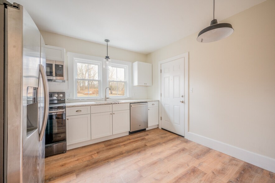 329 Hazard Ave, Enfield, CT à vendre - Photo de l’immeuble – Image 3 sur 28
