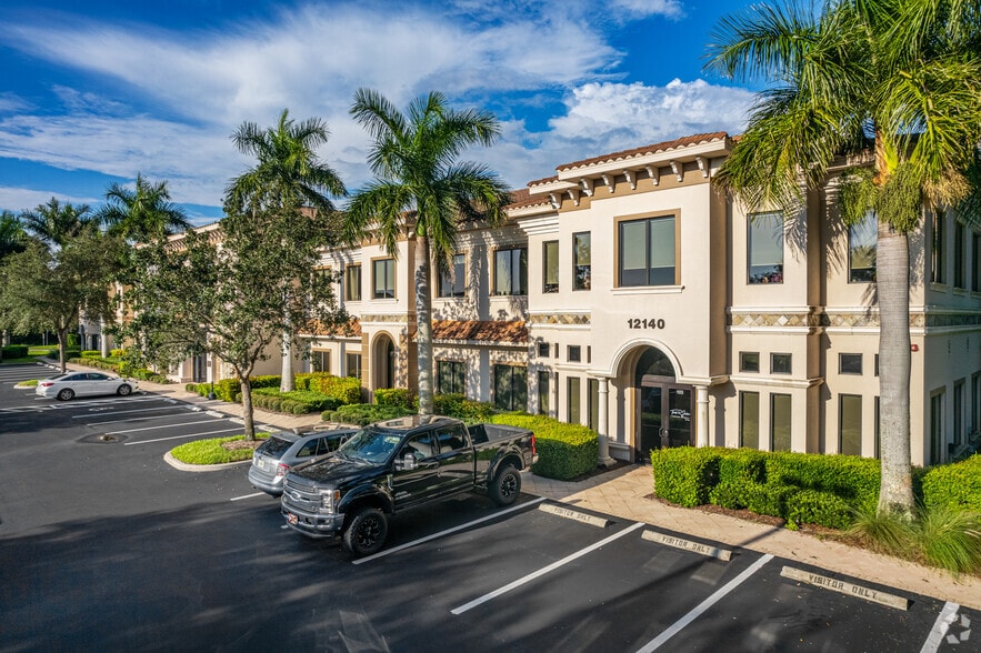 12140 Carissa Commerce Ct, Fort Myers, FL à louer - Photo principale – Image 1 sur 15